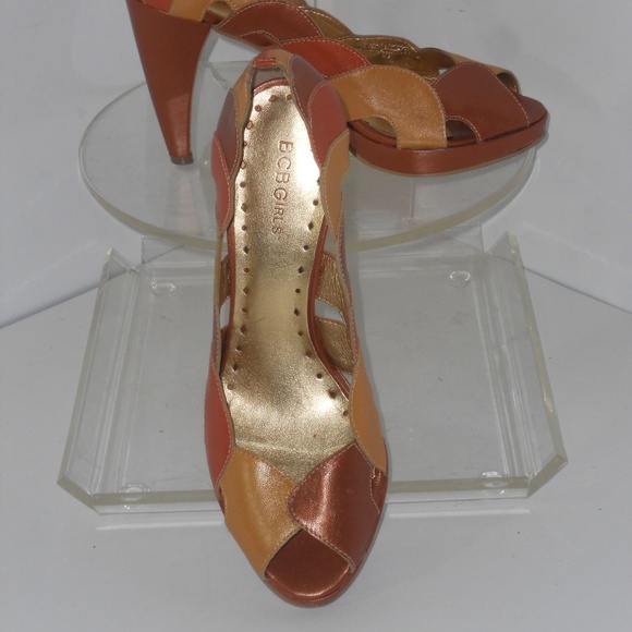 BCB GIRLS MULTI-COLOR GENUINE LEATHER PUMPS SIZE 9 - Picture 6 of 7